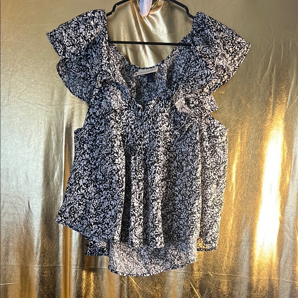 Universal Threads Floral Black White Women's Top